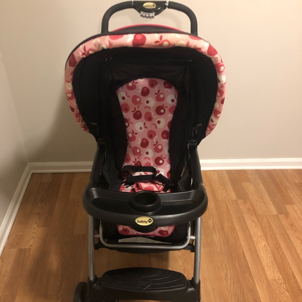 Girls stroller.I’m not messaging off this app.